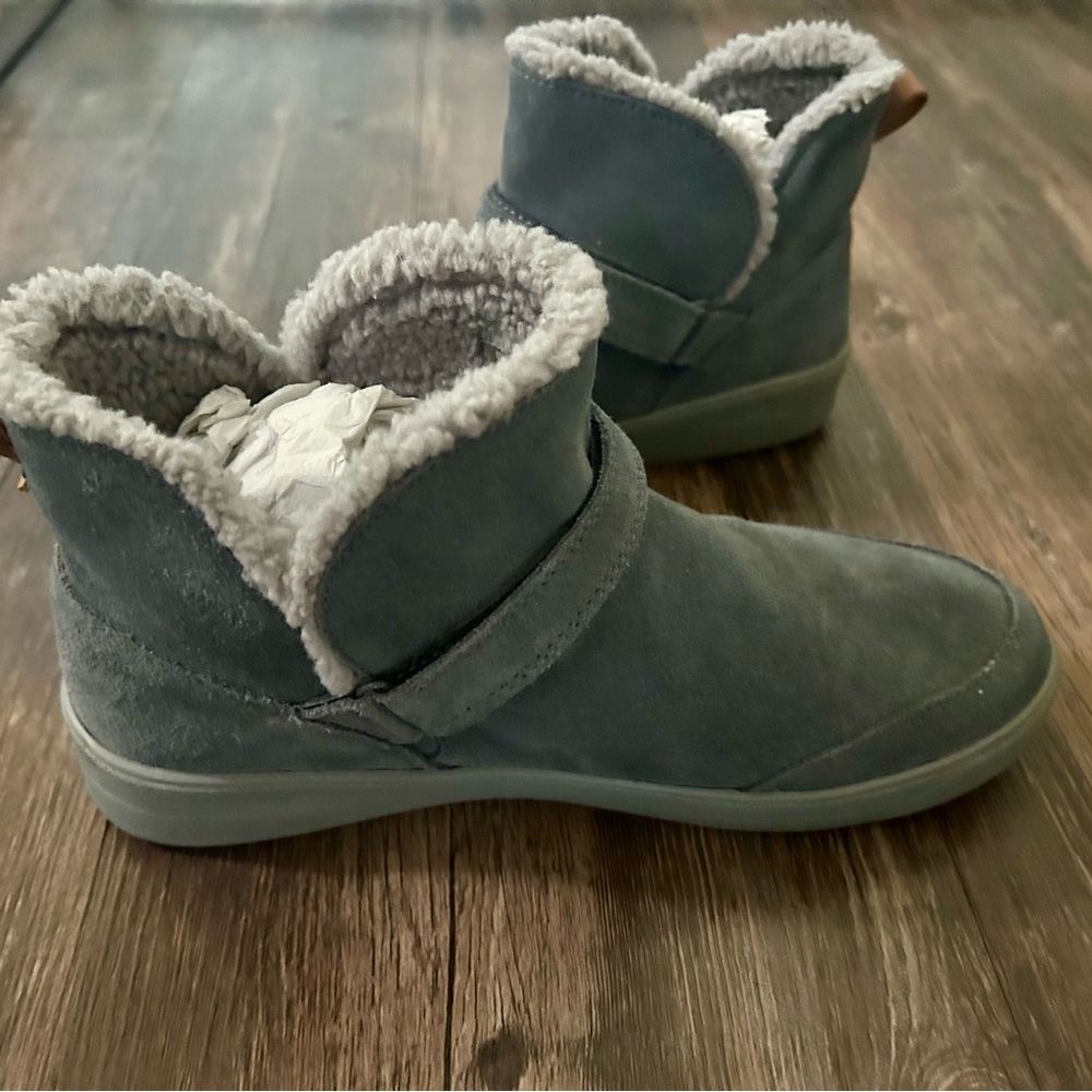 Ryka Fur-Lined Booties - Size 8.5 - Excellent Condition